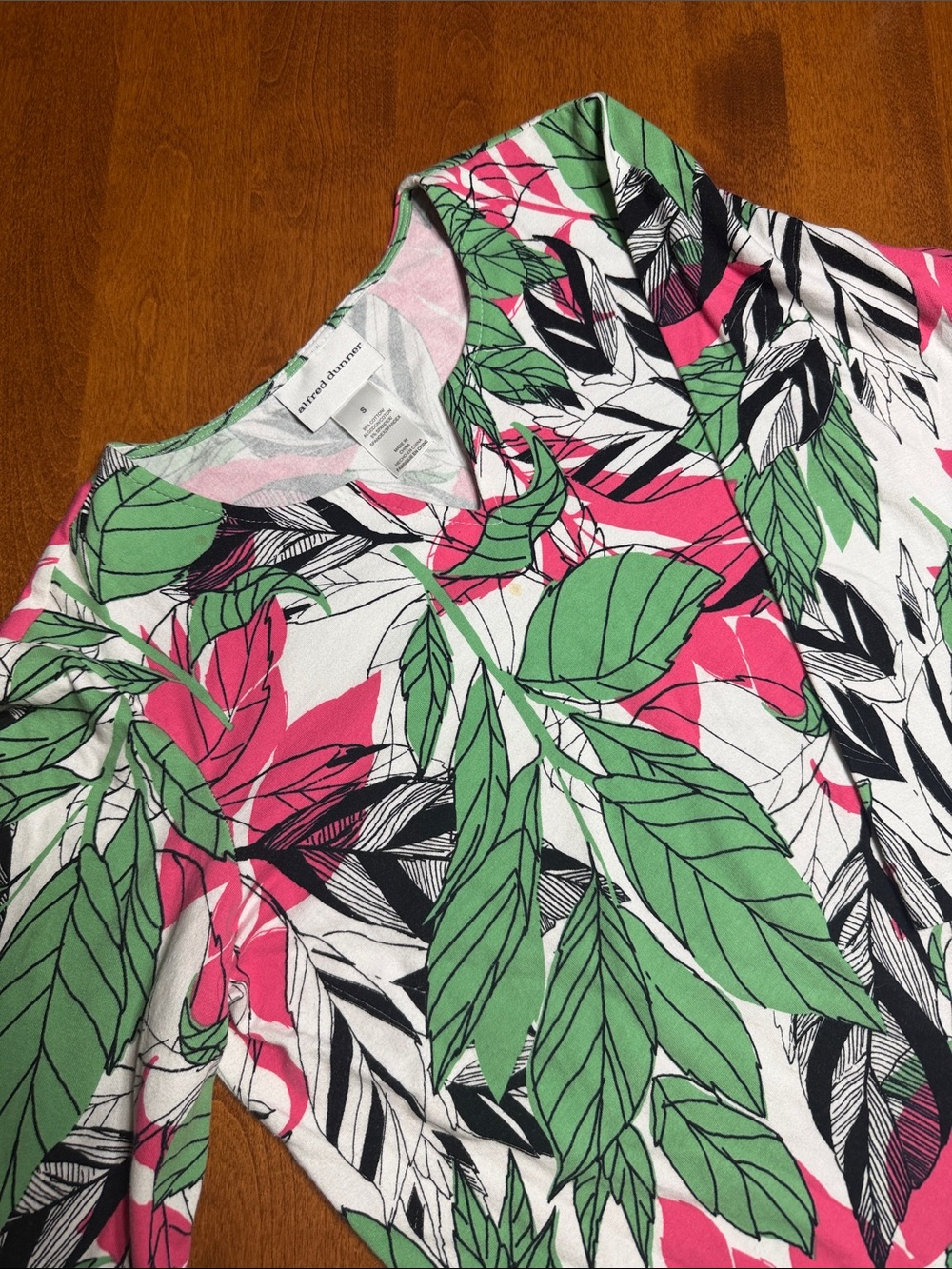 Alfred Dunner Pink, Green & Black Leaf-Print V-Neck Top